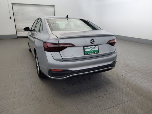 Used 2024 Volkswagen Jetta SE FWD image 6