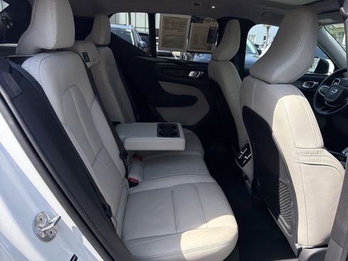 Certified 2023 Volvo XC40 B5 Ultimate w/ Protection Package Premier AWD/4WD image 33
