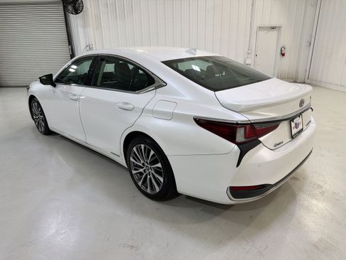 Used 2020 Lexus ES 300h w/ Premium Package image 26