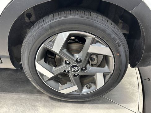Certified 2023 Hyundai Venue SEL FWD image 10