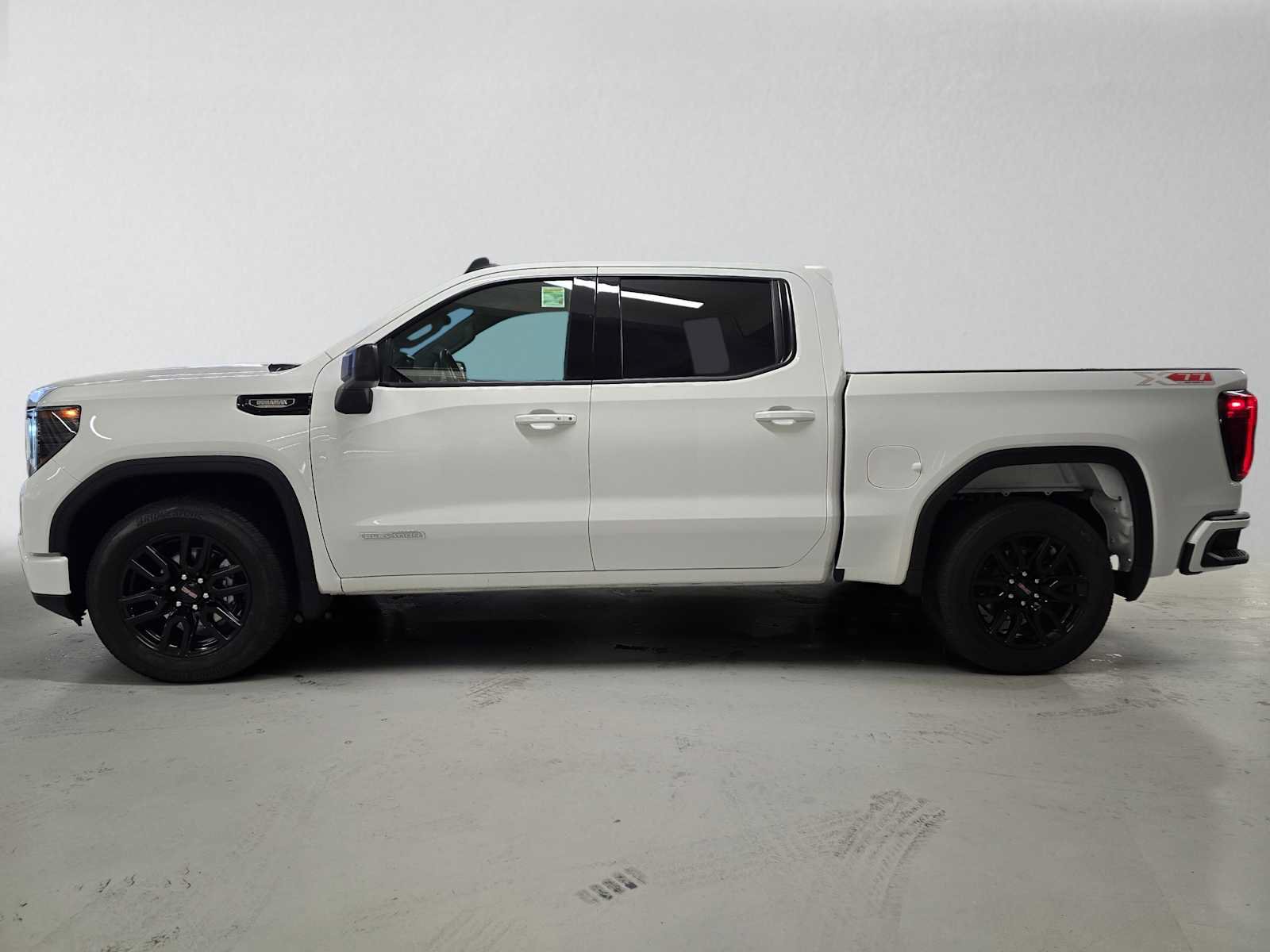 Used 2024 GMC Sierra 1500 Elevation RWD image 2