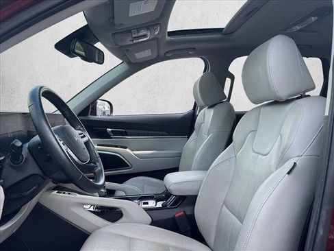 Used 2023 Kia Telluride EX w/ EX Captain's Chair Package FWD image 16