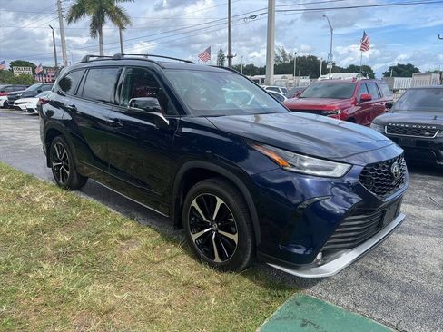 Used 2022 Toyota Highlander XSE AWD/4WD image 4