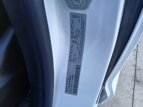 New 2027 Chrysler Pacifica Select AWD/4WD image 39
