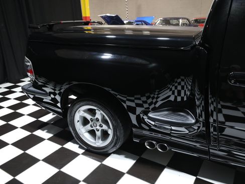 Used 2000 Ford F150 Lightning RWD image 18