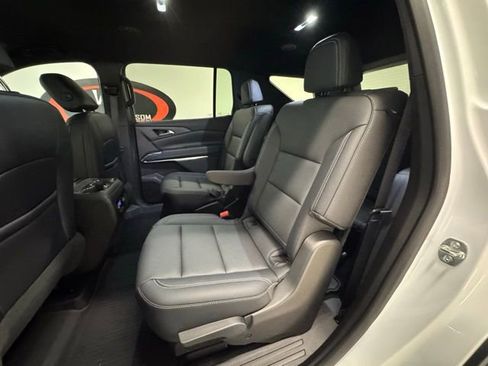 Used 2025 Chevrolet Traverse LT w/ Driver Confidence Package image 11