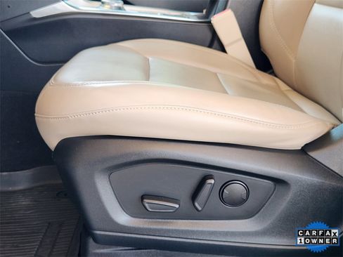 Used 2022 Ford Explorer XLT w/ Equipment Group 202A image 26