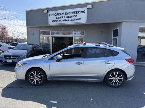 Used 2017 Subaru Impreza 2.0i Limited w/ Moonroof/BSD & Rcta/Eyesight image 4