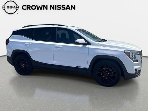 Used 2022 GMC Terrain SLT w/ Tech Package FWD image 10