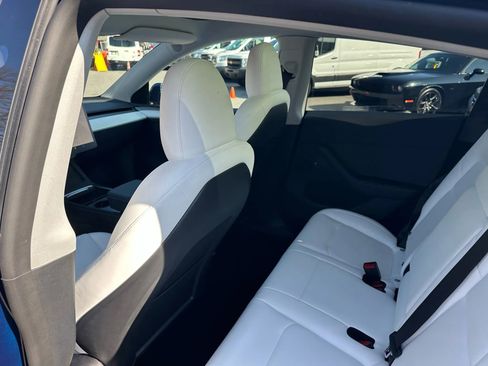 Used 2024 Tesla Model Y 2WD image 17