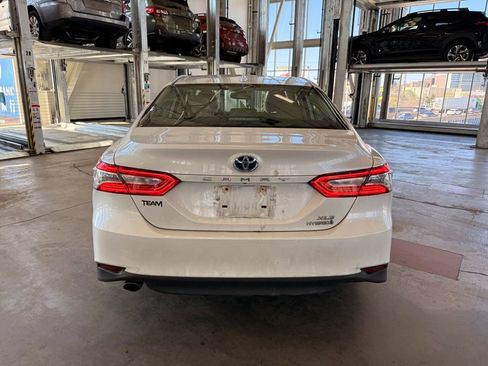 Used 2020 Toyota Camry XLE w/ Sunroof Package FWD image 4