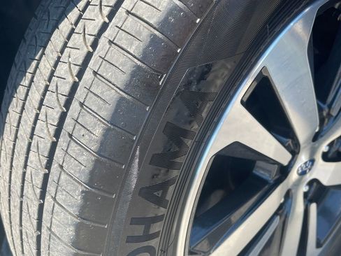 Used 2019 Subaru Outback 3.6R Limited AWD/4WD image 12