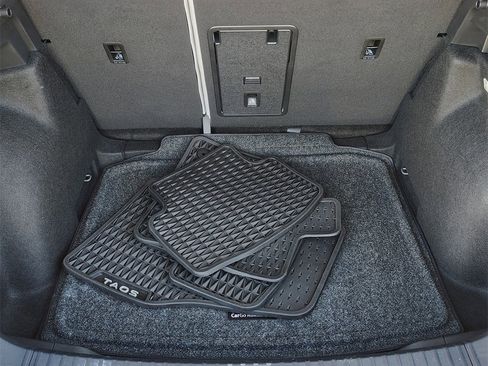 Certified 2025 Volkswagen Taos SE image 7