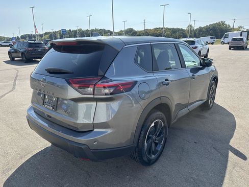 Used 2024 Nissan Rogue SV image 9