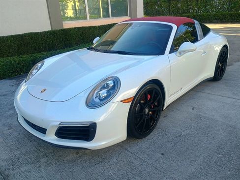 Used 2018 Porsche 911 Targa 4S AWD/4WD image 2
