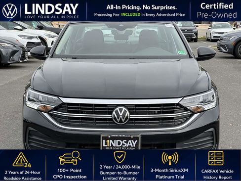 Certified 2023 Volkswagen Jetta SE w/ Panoramic Sunroof Package FWD image 3