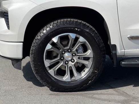 Used 2022 Chevrolet Silverado 1500 High Country w/ Technology Package image 17