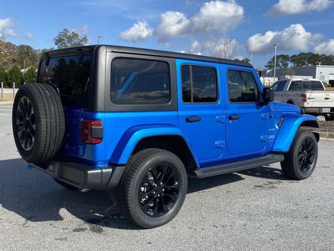 Used 2022 Jeep Wrangler Unlimited Sahara w/ Cold Weather Group image 4