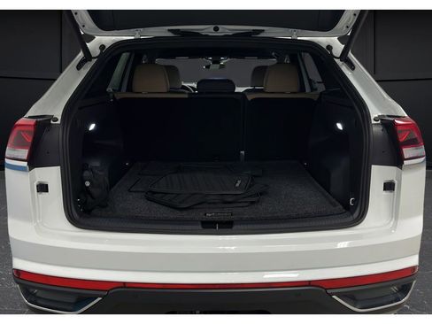 Used 2024 Volkswagen Atlas Cross Sport SE image 37