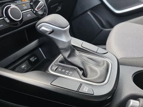 Used 2025 Kia Soul LX image 18