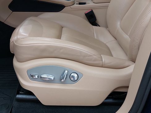 Used 2024 Porsche Macan image 30