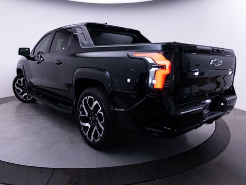 Used 2024 Chevrolet Silverado EV RST AWD/4WD image 2