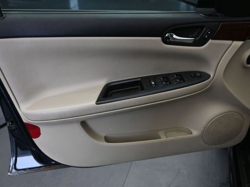 Used 2011 Chevrolet Impala LT w/ Luxury Edition Package image 17