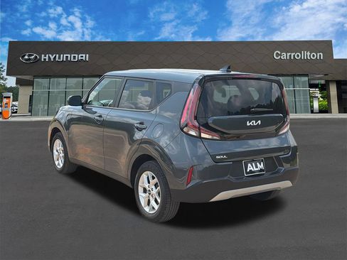 Used 2025 Kia Soul LX w/ LX Technology Package FWD image 7