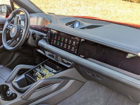 Certified 2025 Porsche Cayenne S AWD/4WD image 33