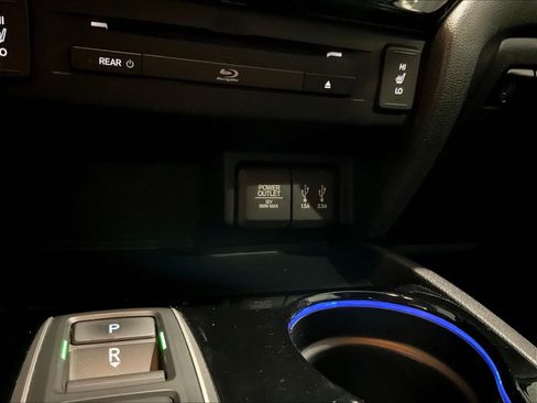 Used 2016 Honda Pilot Touring image 16