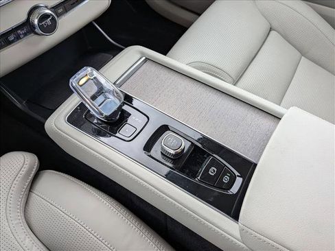 Used 2025 Volvo XC90 B5 Ultra image 16