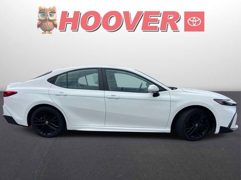 Used 2025 Toyota Camry SE w/ Convenience Package FWD image 2