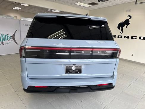 Used 2025 Lincoln Navigator Reserve AWD/4WD image 6