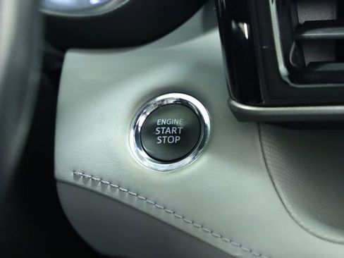 Used 2022 Toyota Highlander XLE image 29