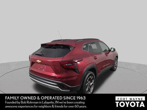 Used 2024 Chevrolet Trax LT w/ LT Convenience Package FWD image 7