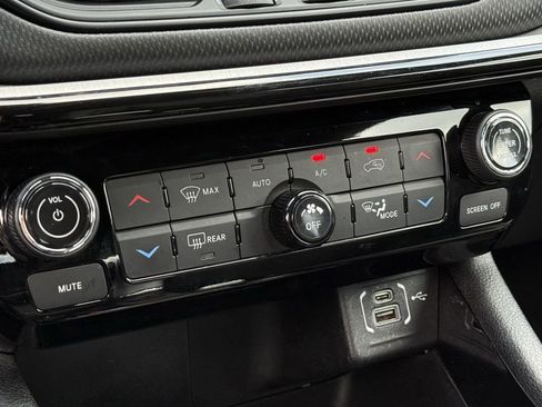 Used 2025 Jeep Compass Trailhawk image 16