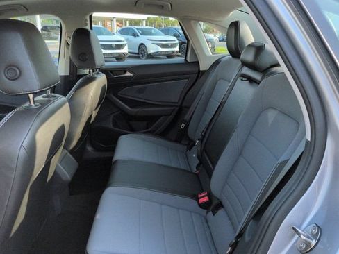 Used 2025 Volkswagen Jetta SE FWD image 12