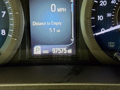 Used 2018 Toyota Sienna LE image 8