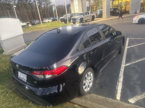 Used 2024 Toyota Corolla LE image 7