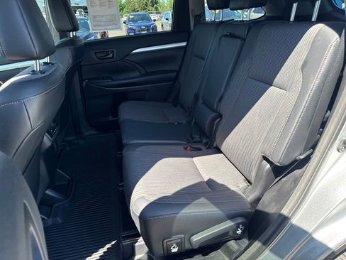 Used 2017 Toyota Highlander Plus AWD/4WD image 11