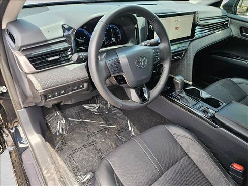 Used 2025 Toyota Camry XLE FWD image 10