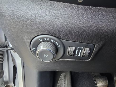 Used 2025 Jeep Compass Trailhawk image 19