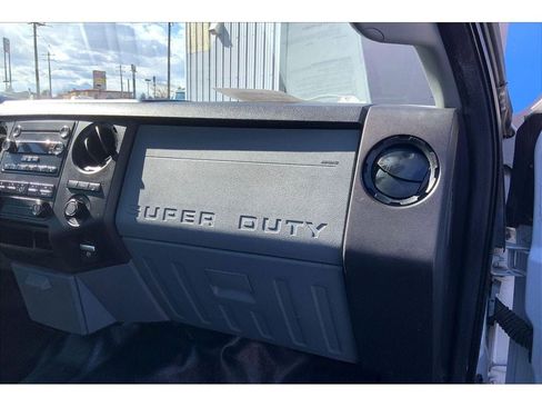 Used 2015 Ford F250 XL w/ Power Equipment Group AWD/4WD image 17