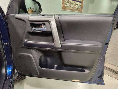 Used 2018 Toyota 4Runner Limited AWD/4WD image 10
