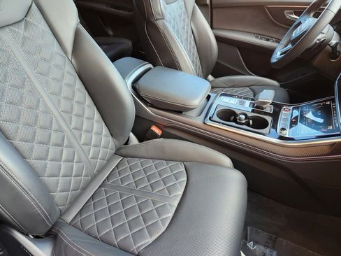 Used 2025 Audi SQ7 Prestige image 13