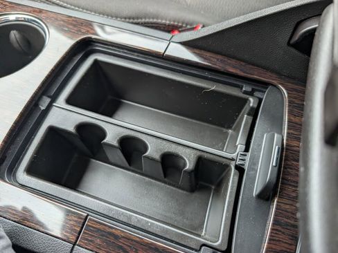 Used 2015 Chevrolet Traverse LT w/ Style and Technology Package image 32