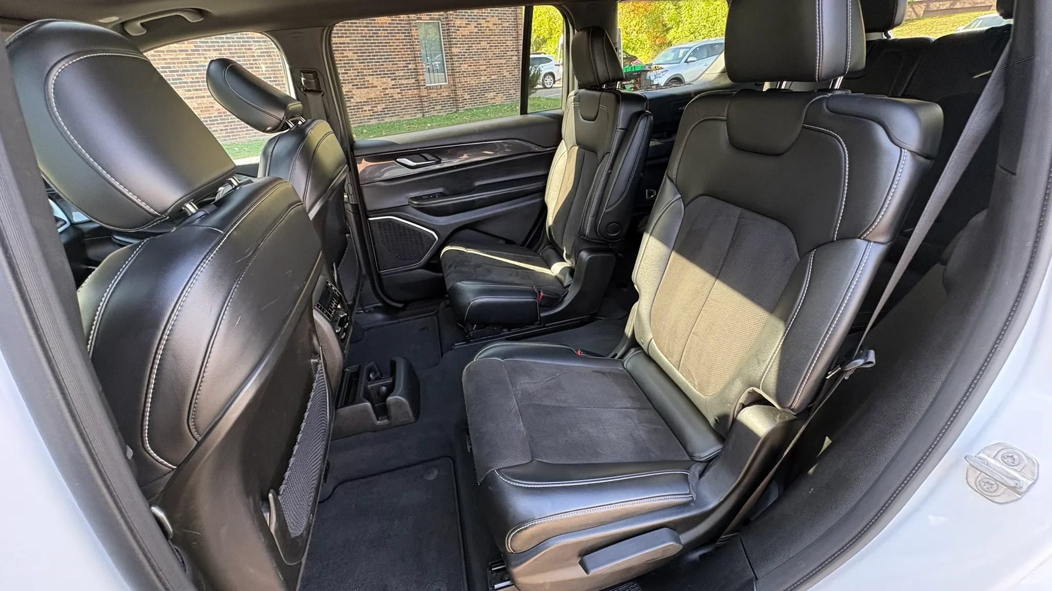 Used 2021 Jeep Grand Cherokee L Laredo AWD/4WD image 24