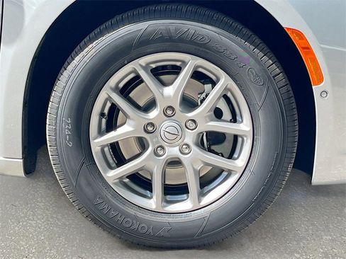 New 2026 Chrysler Pacifica Select image 40