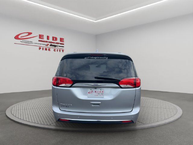 Used 2020 Chrysler Pacifica Touring-L FWD image 9