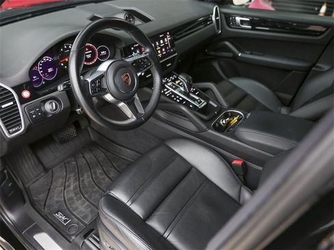 Certified 2023 Porsche Cayenne image 4